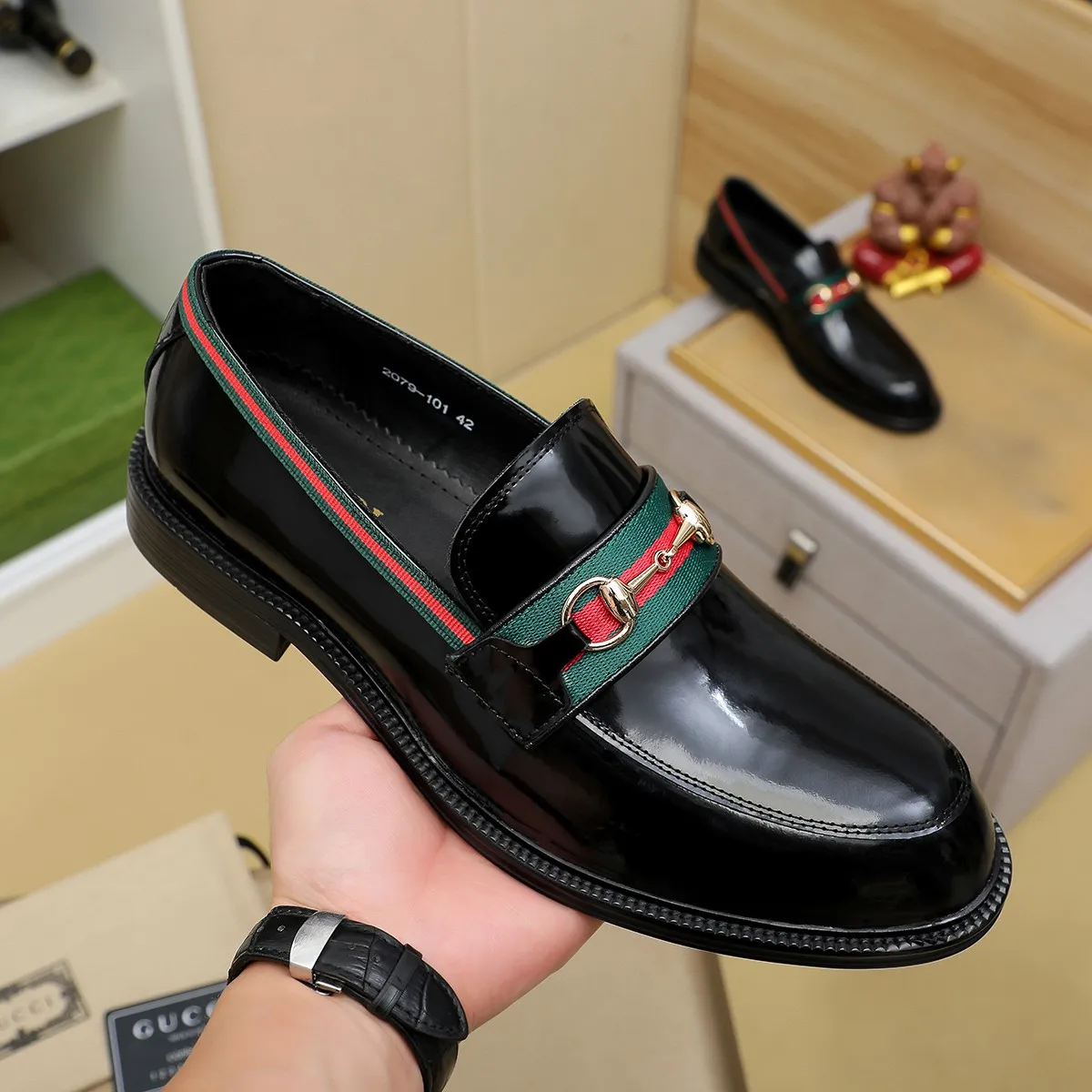 Men's shoes 💰460 💰💰Gucci official website men's business formal leather shoes update💥Hong Kong counters synchronize new styles💥completely one to one replica shipment👍zero difference in counter quality 0⃣️all made of imported first-layer cowhide on the outside with original hardware buckles➕water-dyed🐂leather lining production, color, code matching 39-44 (customized at 38.45.46)……